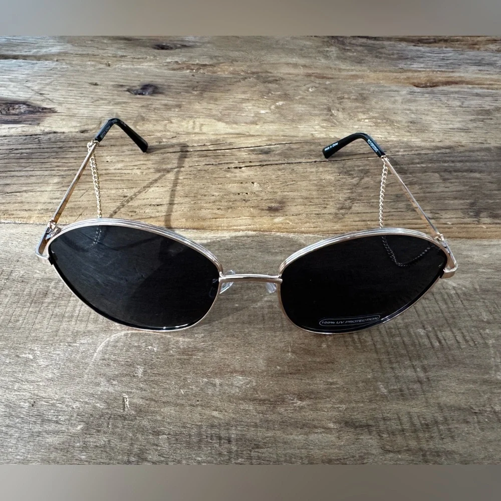 NEW PrettyLittleThing Black Good Dangly Chain Detail Round Frame Sunglasses